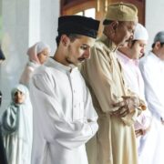 muslim-prayers-in-qiyaam-posture.jpg